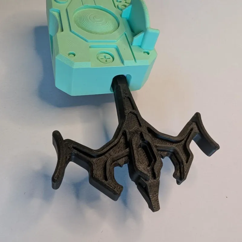 Dragon head handle detail on Beyblade X Bakuten style extra long ripcord